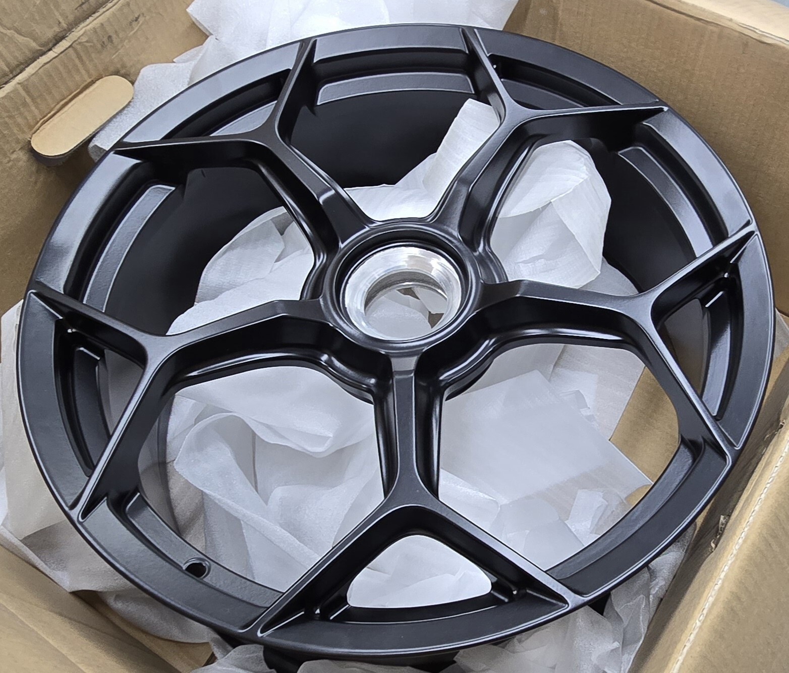 4T0601017AT LAMBORGHINI FRONT WHEEL HURACAN EVO Huracan Performante Center Lock 