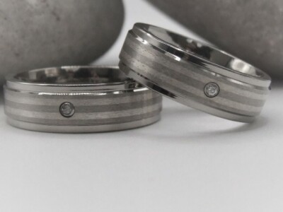 ECHTER DIAMANT TITAN EHERING RING MIT SILBERINLAY