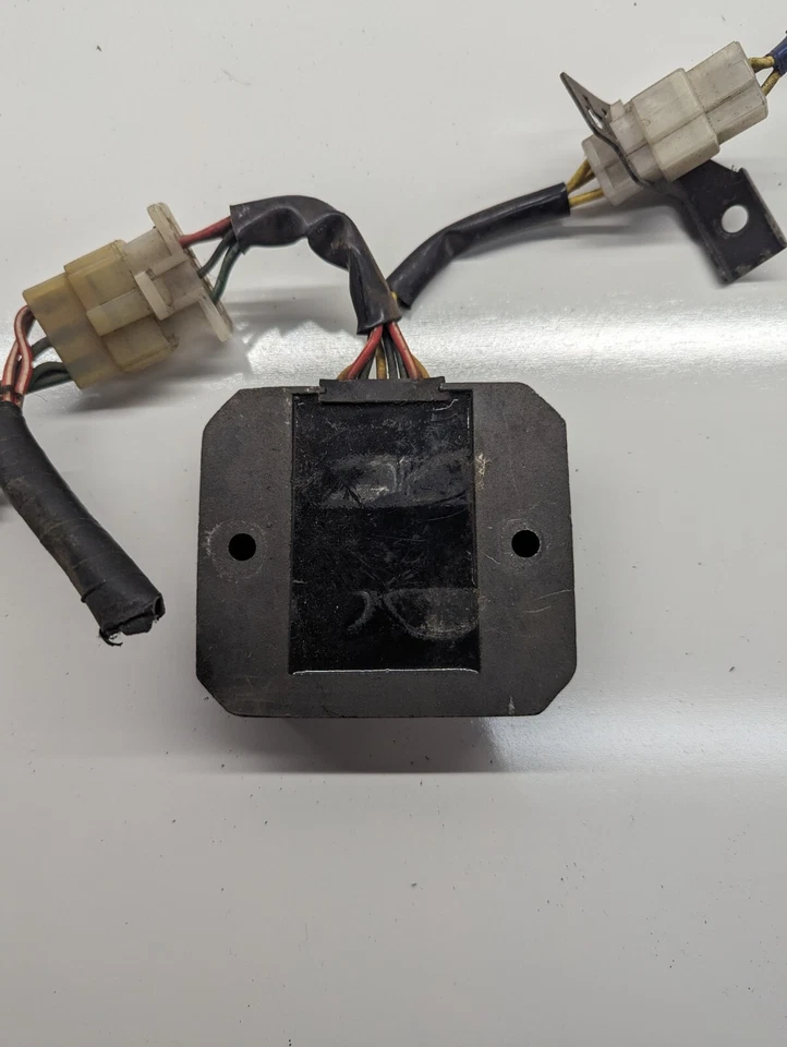 Regulador rectificador Honda Sabre Vf700 1984-1985 Foto 4 de 4