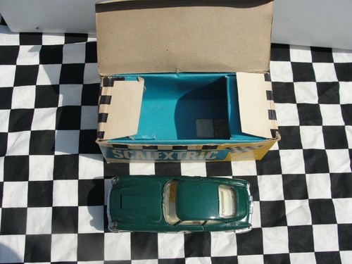 SCALEXTRIC ANNI 60 ASTON MARTIN DB4 GT C68 #6 VERDE 1:32 SLOT USATO IN SCATOLA - Foto 7 di 8