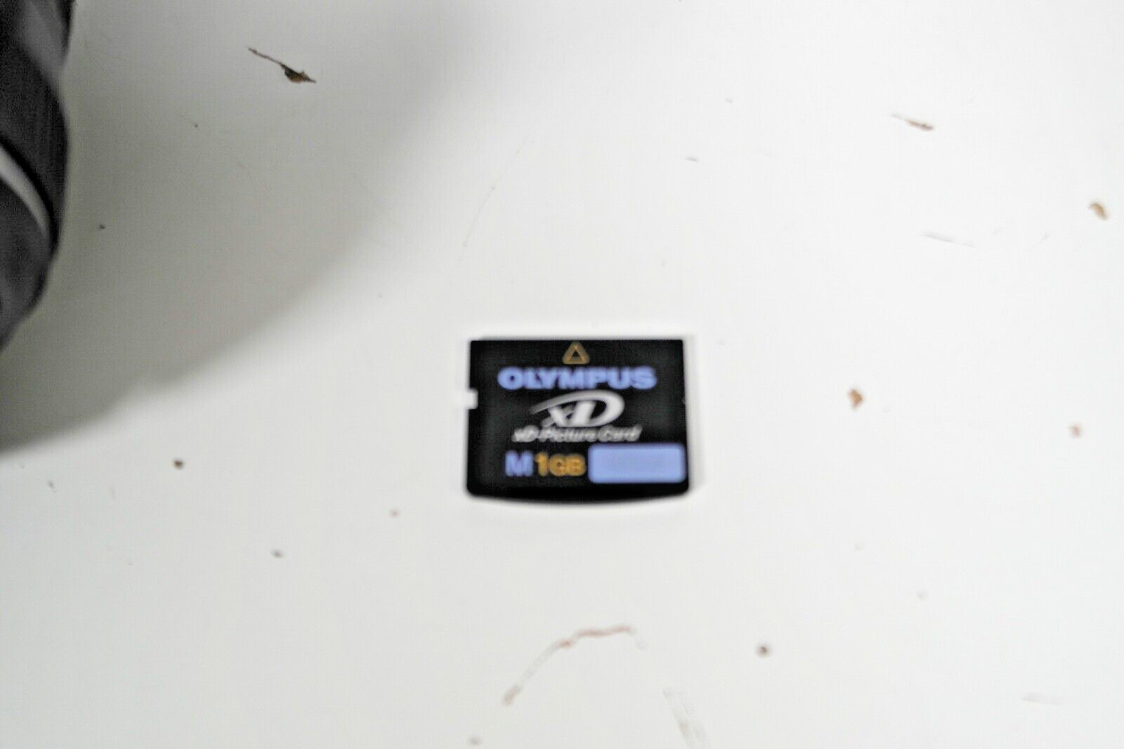 Olympus E410 DSLR Camera, Olympus Digital 1745 Lens. Carry Case