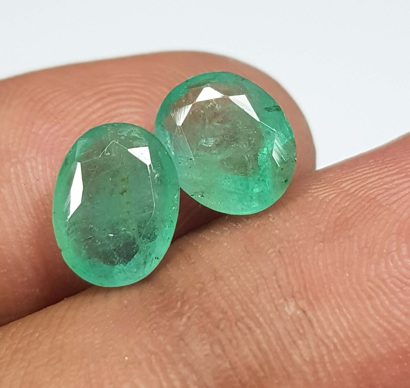Paire D'émeraudes Naturelles De Zambie – 0,81 Ct, Ovale, Vert Vif, Qualité SI1