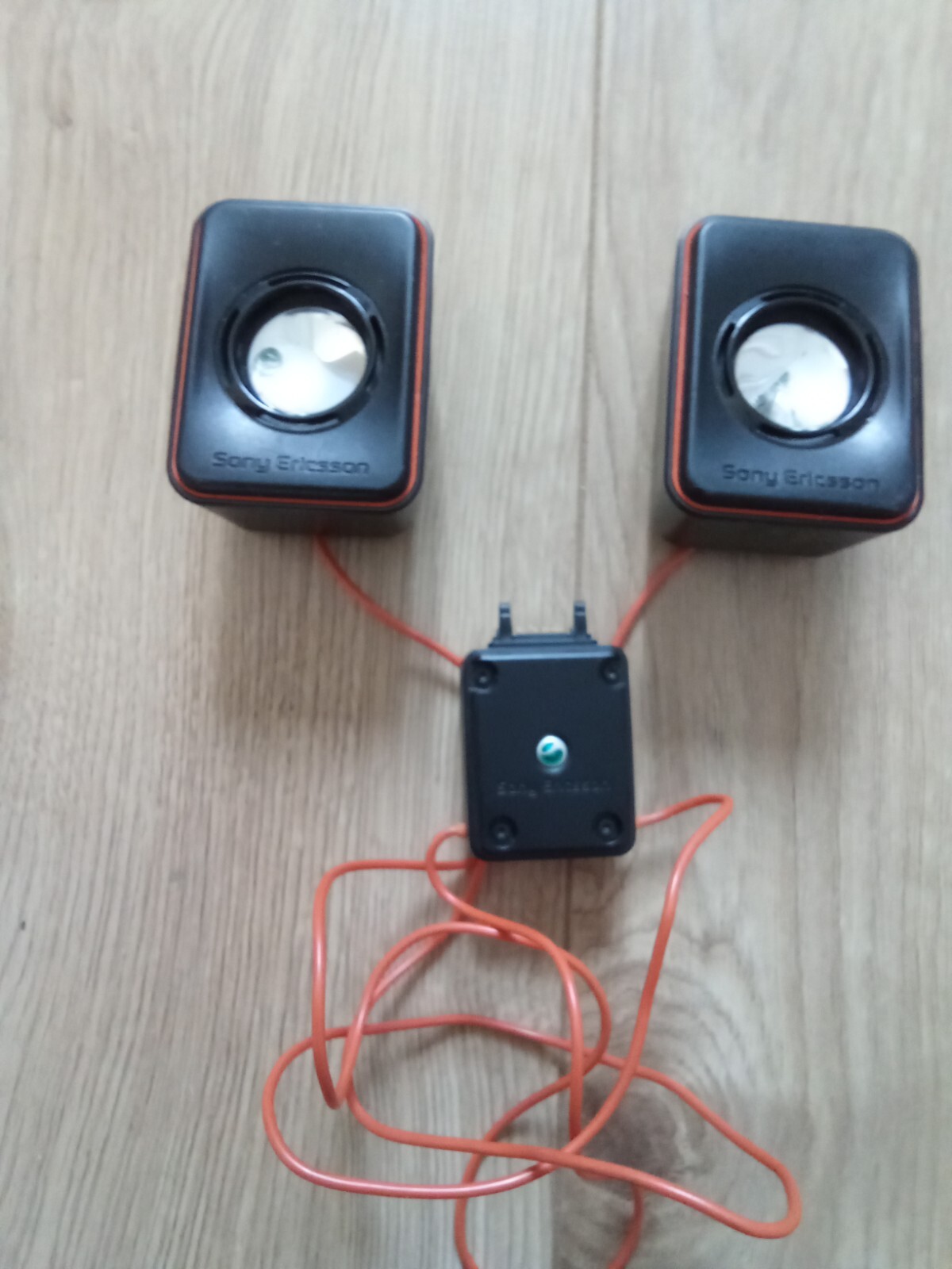 SonyEricssonMPS-60SpeakersMIB,Blackwithorangeleadsandclearstoragebag