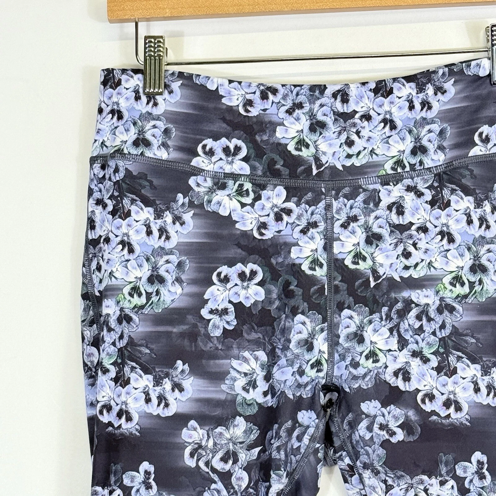 fabletics purple pansy floral 7/8 ankle athletic leggings