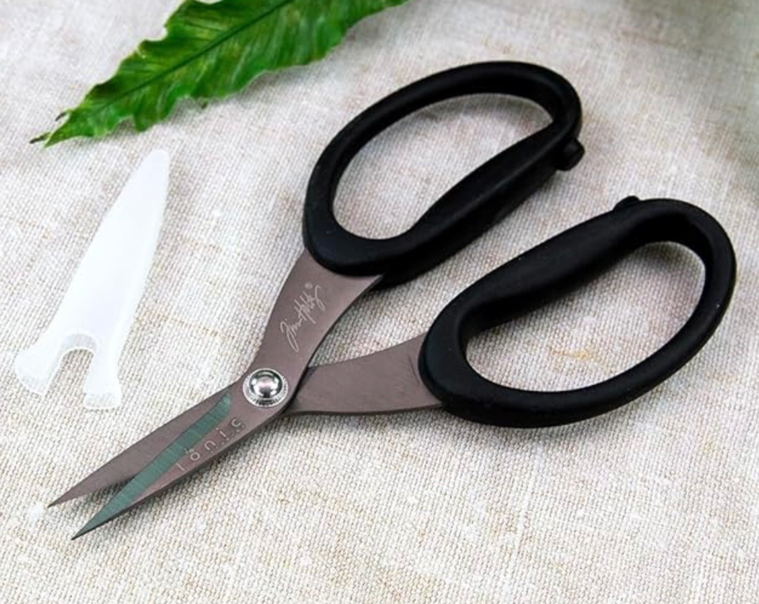 Tim Holtz Titanium Non-stick Micro Serrated Mini Snips 5"