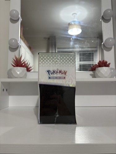 Pokémon Center Pokémon TCG Prismatic Evolutions ETB - Brand new & sealed ✅ - Photo 4/6