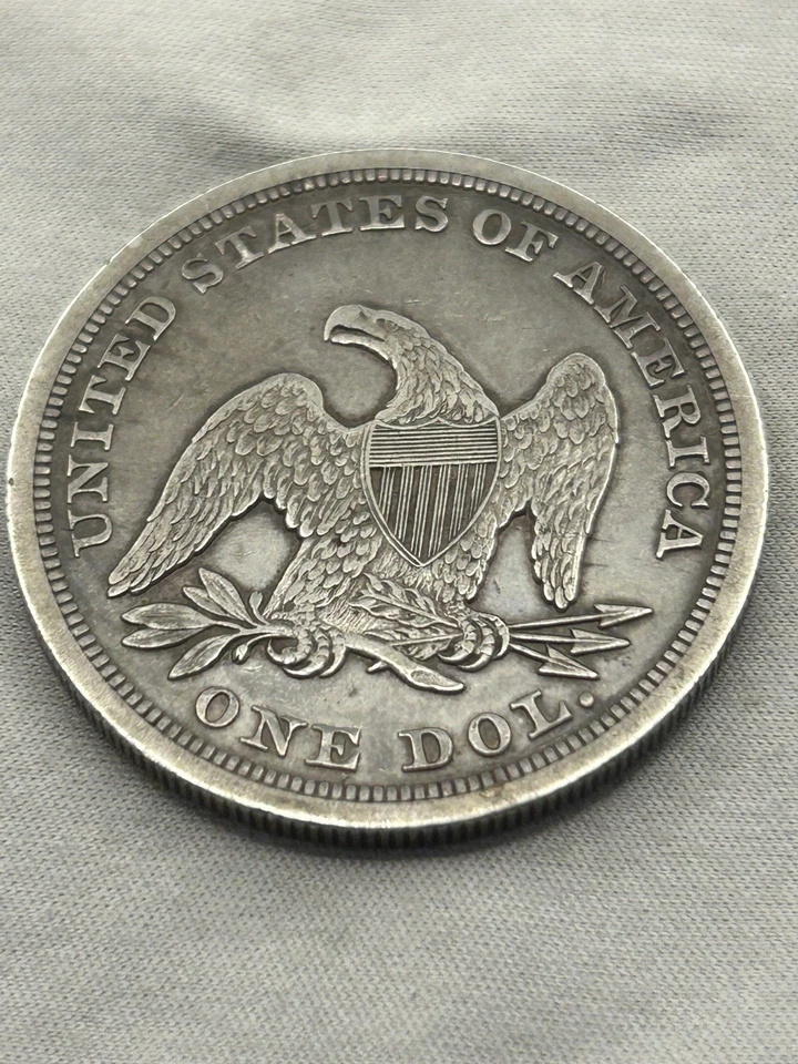 Libertad sentada 1846 XF+/AU $1 dólar, detalles nítidos, buen golpe, hallazgo difícil Foto 3 de 4