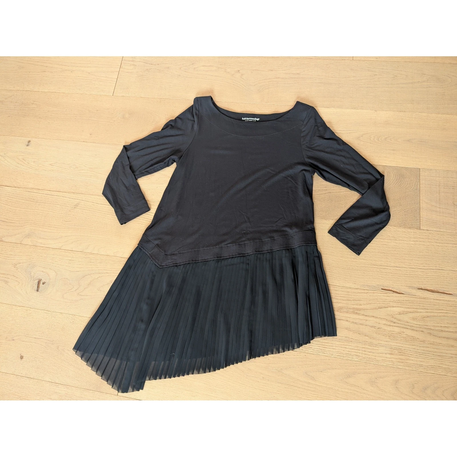 VETEMENTS Abito tunica plissettato morbido perimetro manica lunga nero orlo asimmetrico medio