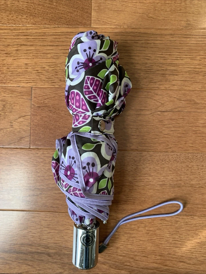 Paraguas Vera Bradley Pétalos de Ciruela Patrón Retirado Clásico Colorido Compacto Foto 2 de 4