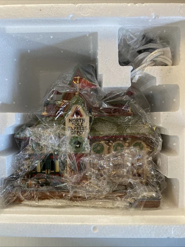 Dept 56 North Pole Series "North Pole Express Depot" 56278 Retired Box New - Picture 2 of 4