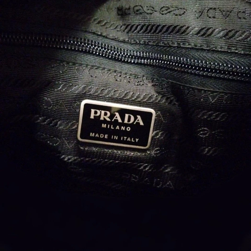 Винтажная ОТЛИЧНАЯ наплечная сумка Prada Cleo черная кожа и нейлон серебро фурнитура - Изображение 3 из 4