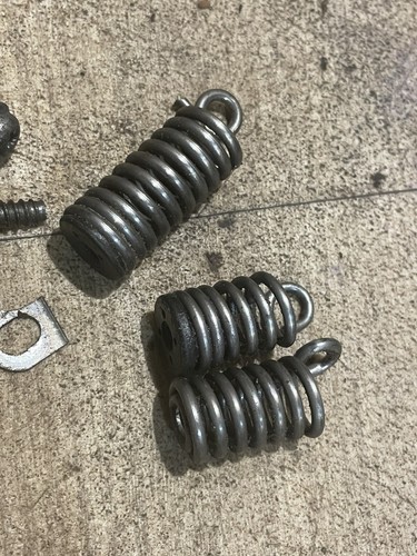 Vibration Springs from a McCulloch MAC838, MAC738 Chainsaw (11) - Picture 2 of 5