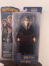 Figura de Harry Potter BendyFigs con base de exhibición.