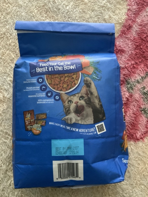 Purina Friskies Surfin' & Turfin' Dry Cat Food, Chicken & Seafood, 16 lb Bag