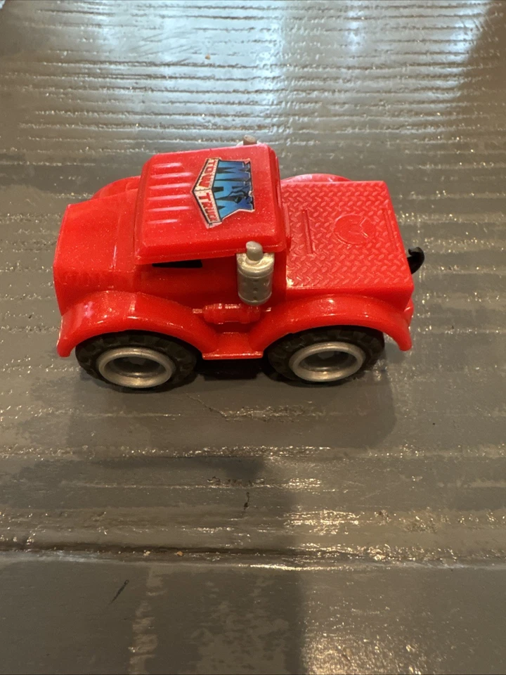 Max Tow Truck Mini Red SUV Hauler Climbs Steel Surfaces Pulls25xGreat Condition - Image 4 of 4