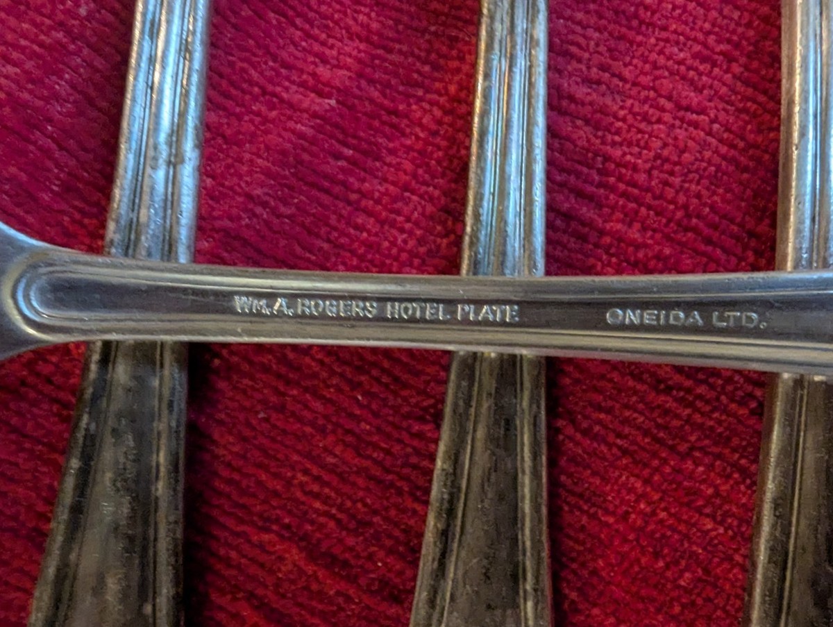 Vintage Wm. A. Rogers Hotel Plate by Oneida Ltd – forks – Silver