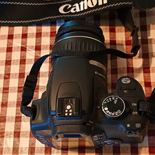 Canon EOS Digital Rebel XT 8MP DSLR 3x Zoom Built-In Flash Black w/ Lens Strap