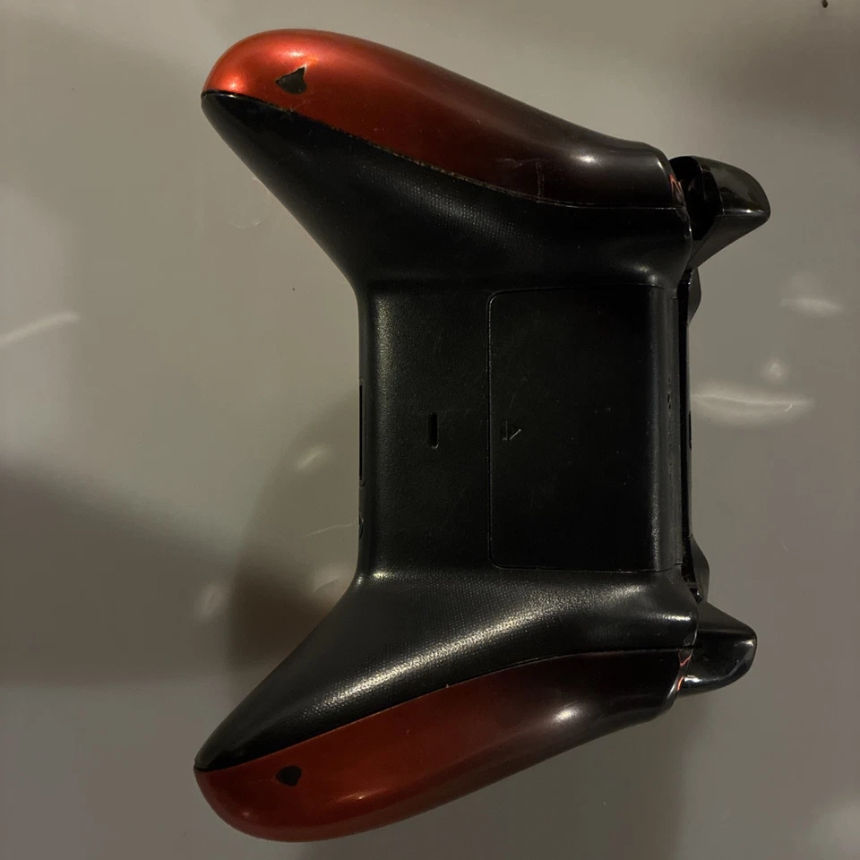 Controlador inalámbrico Microsoft Xbox One; algo de desgaste todavía funciona muy bien Foto 2 de 2