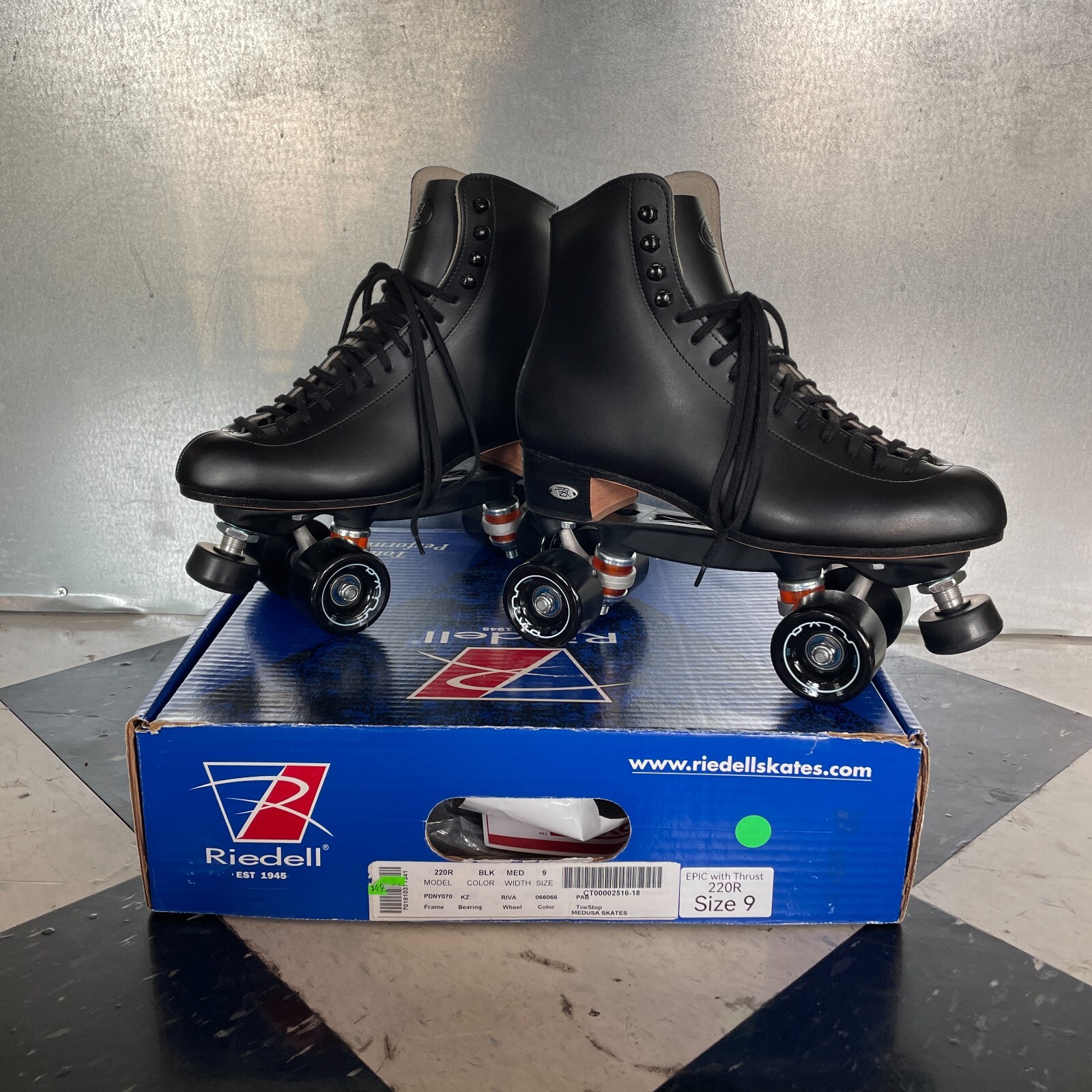 Men's Size 9 Medium