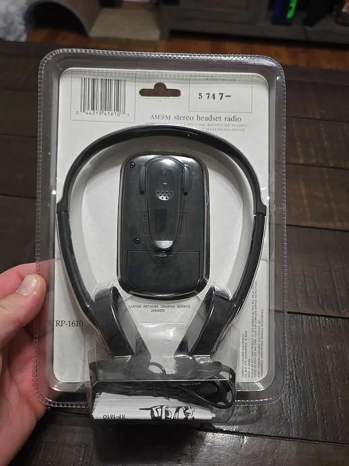 NEW! RCA AM/FM Stereo Headset Radio, Belt Clip RP1610 With Headphones - Image 4 of 4