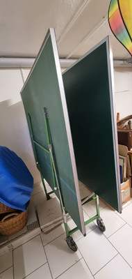 Klappbare Tischtennisplatte Indoor grün mit Rollgestell, Metall