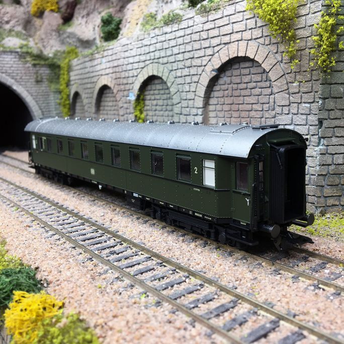 Voiture train express B4uwe 2e classe DB Ep III MARKLIN 42520 HO