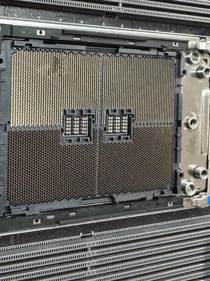 [UNTESTED] Supermicro MBD-M12SWA-TF-O AMD Ryzen Threadripper PRO Workstation - Image 3 of 4