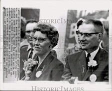 1963 Press Photo Quintuplets' parents Mr. & Mrs. Andrew Fischer watch parade, SD