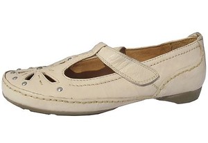 ladies cream flat shoes