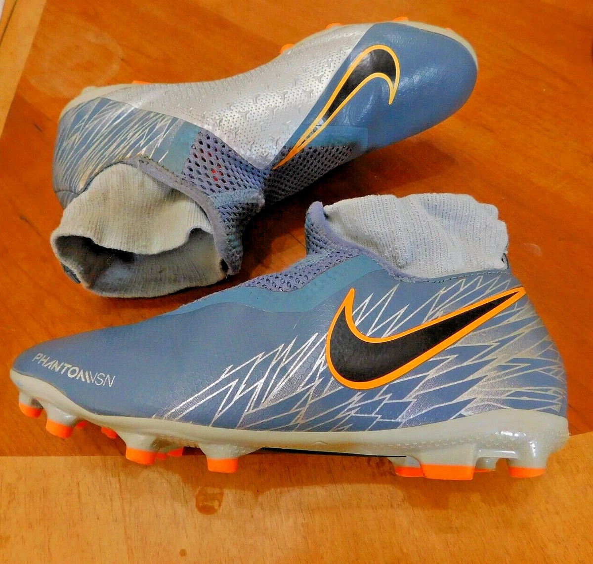 Youth nike soccer top cleats with sock