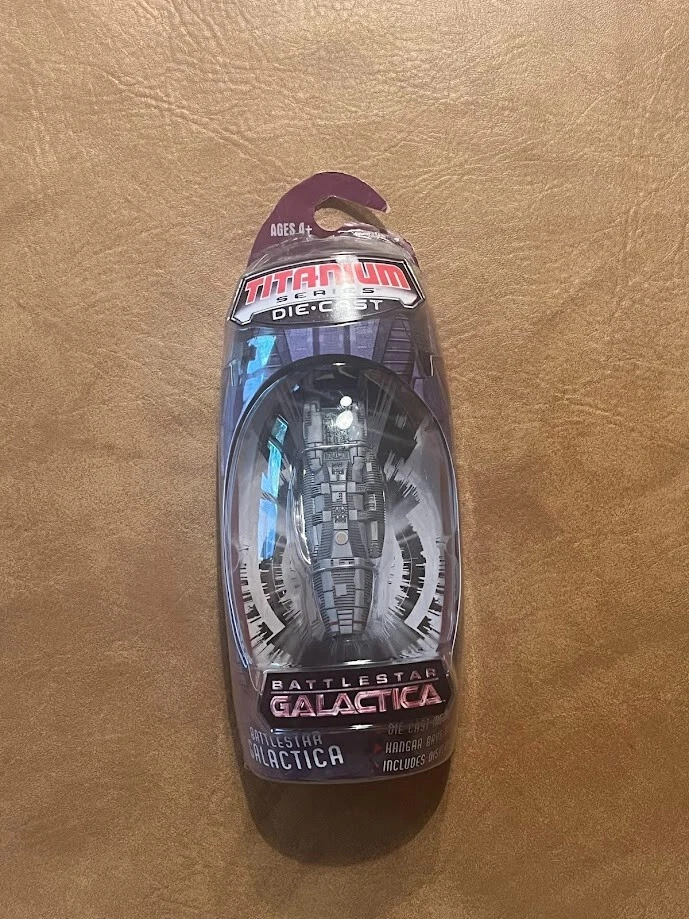 Battlestar Galactica 钛压铸压铸孩之宝 — 第 2/4 张图片