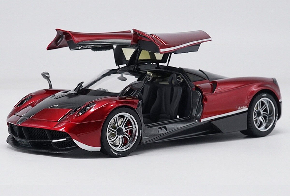 701-017 GT AUTOS 1/18 パガーニ ウアイラ Red GT Autos 1/18