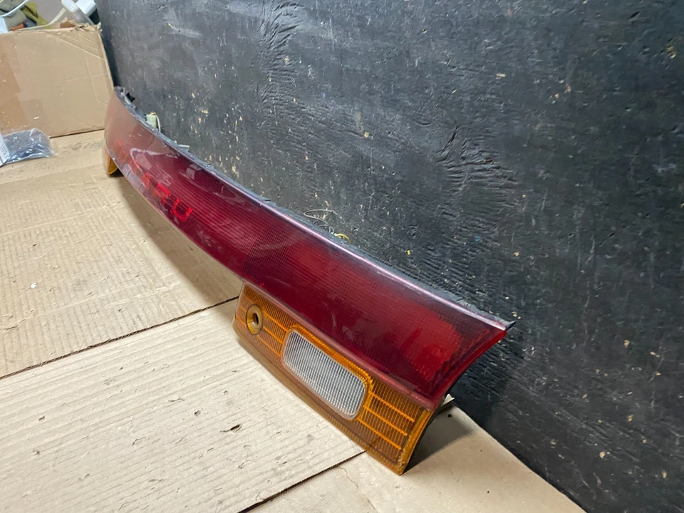 Panel de luz trasera central montado en el maletero Subaru Legacy Wagon 1995 a 1996 V3377 DG Foto 2 de 4