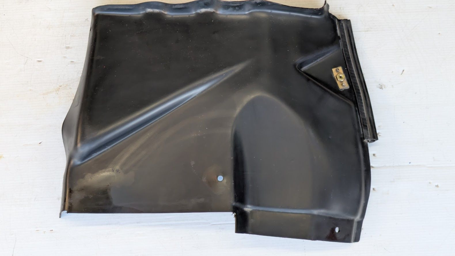 FERRARI 456 LEFT FRONT FENDER MUD COVER 65509600 LH WHEELHOUSE REAR PANEL