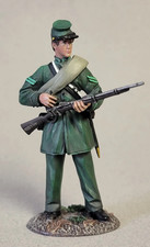 W. Britain - 1st U.S. Berdan's Sharpshooter, Standing Reaching for Cap 31478