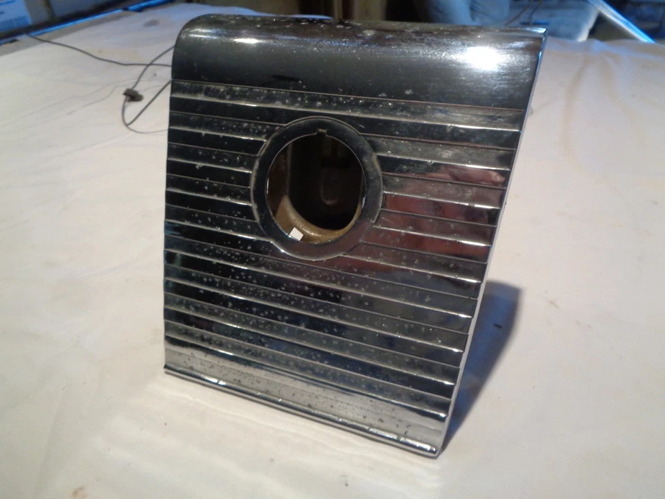 Mercury Montclair 1955 2 puertas techo rígido, bisel de luz de cortesía trasero BV-6461084-B Foto 2 de 4