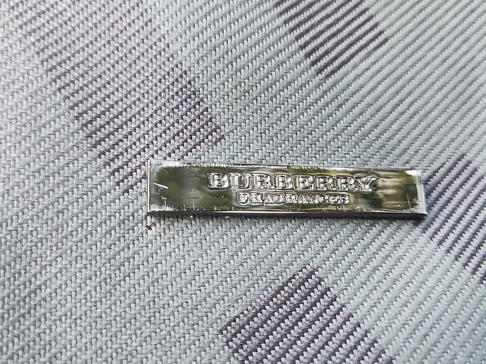 Bolso de Mano Burberry Para Mujer Extremadamente Grande Auténtico Burberry Fragancias De Colección Foto 3 de 4