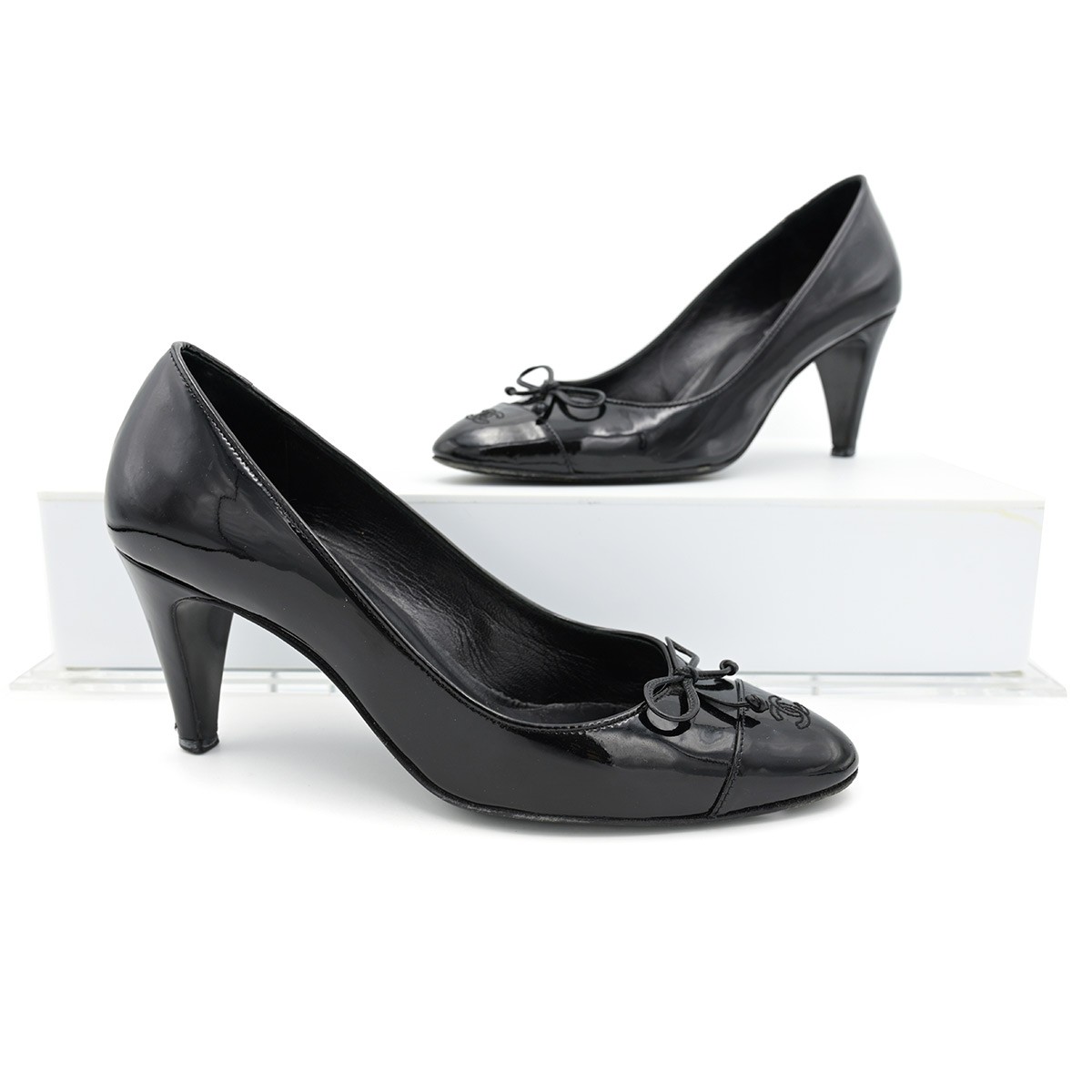 THE PERFECT!* Vintage CHANEL Black Patent Leather CC Logo Cap Toe