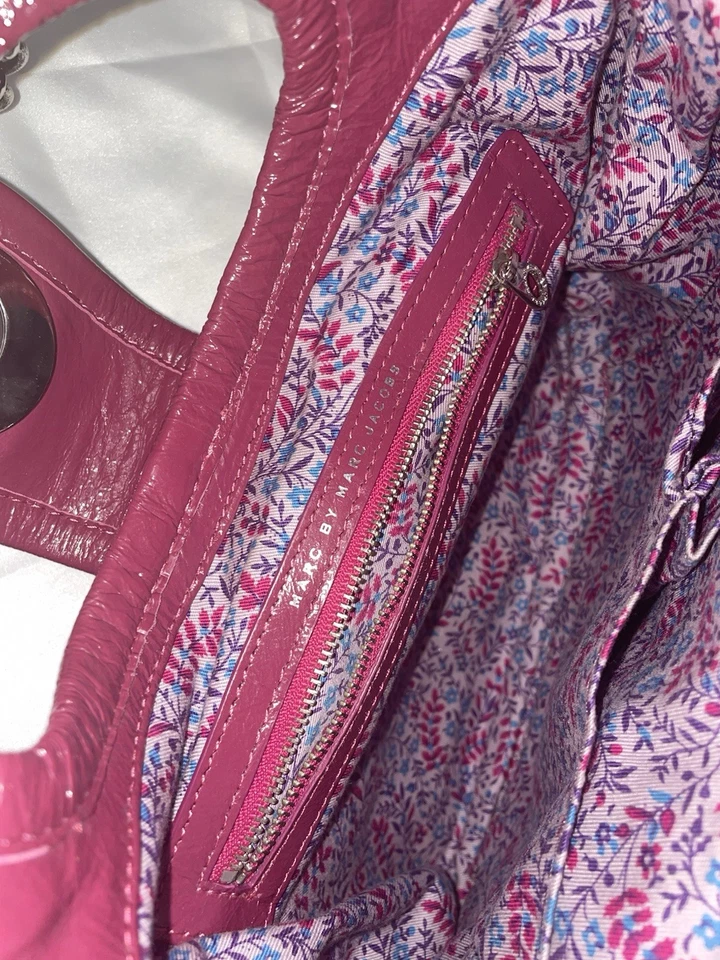 Bolso de hombro de cuero magenta Marc by Marc Jacobs correa de cadena cierre giratorio Foto 4 de 4