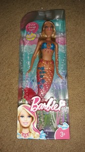 muñeca sirena que cambia de color