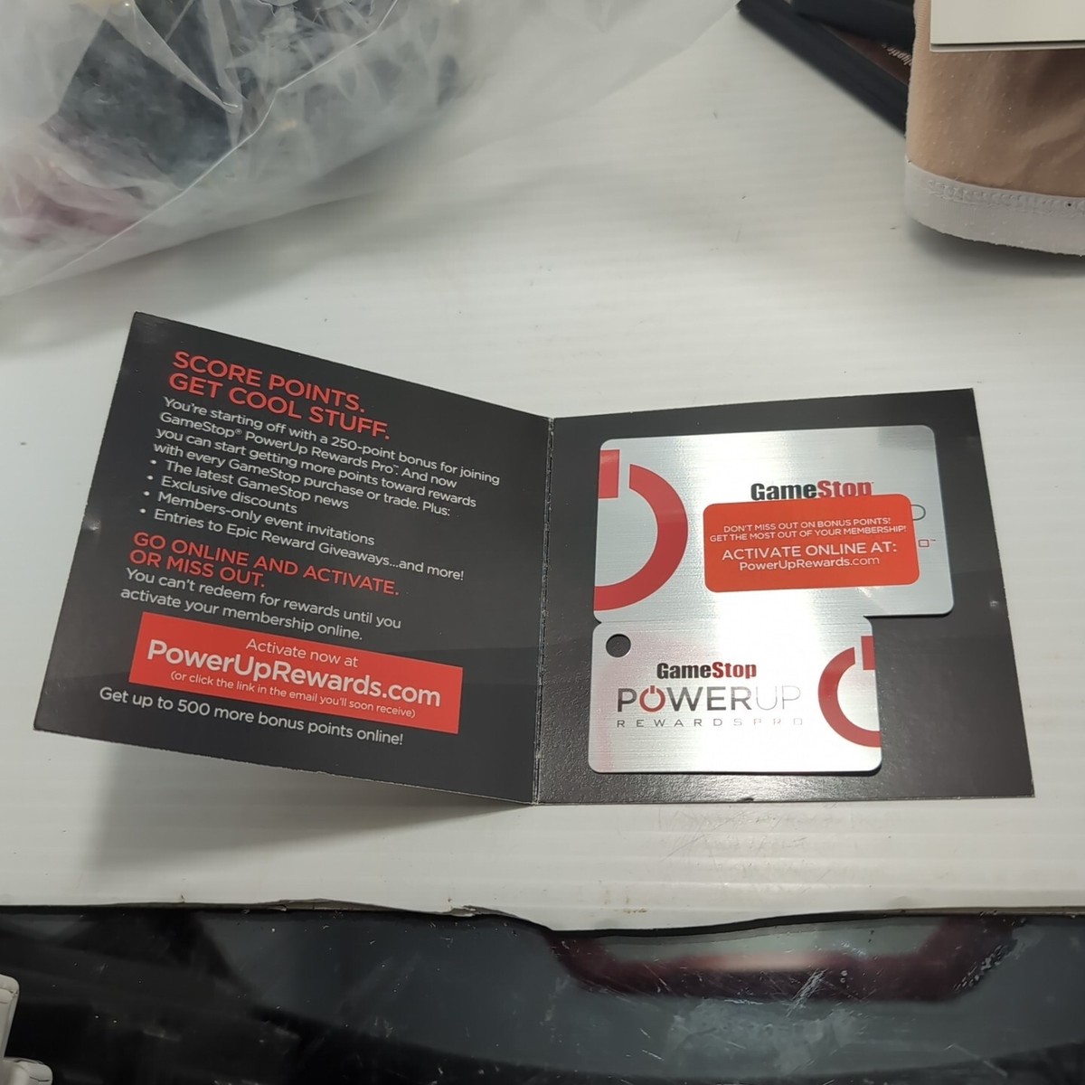 Game Stop Power up Rewards Plastic card Unused 2010 with Keychain Card  Awesome!!