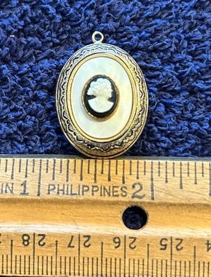 Vintage Signed Coro Cameo Pendant Photo Locket Onyx Gold Tone & Mother of Pearl