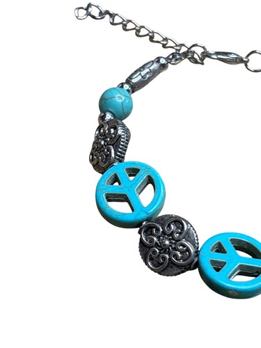 Dyed Howlite Faux Turquoise Peace Sign Bracelet Silvertone Floral Beads 6.5-8 in - Picture 2 of 4