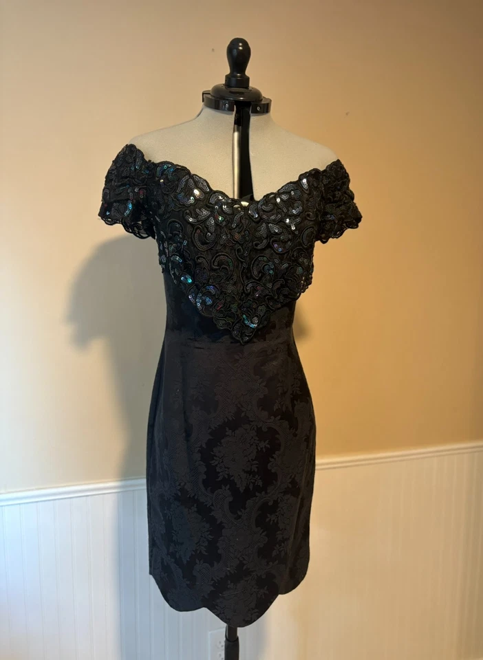 Vestido de fiesta negro Jessica McCLINTOCK con hombros descubiertos damasco + lentejuelas | Años 80 talla 4 Foto 2 de 4