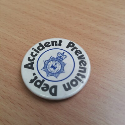 ''Unfallverhütungsabteilung.'' Pin Anstecker - weiß, schwarz & blau