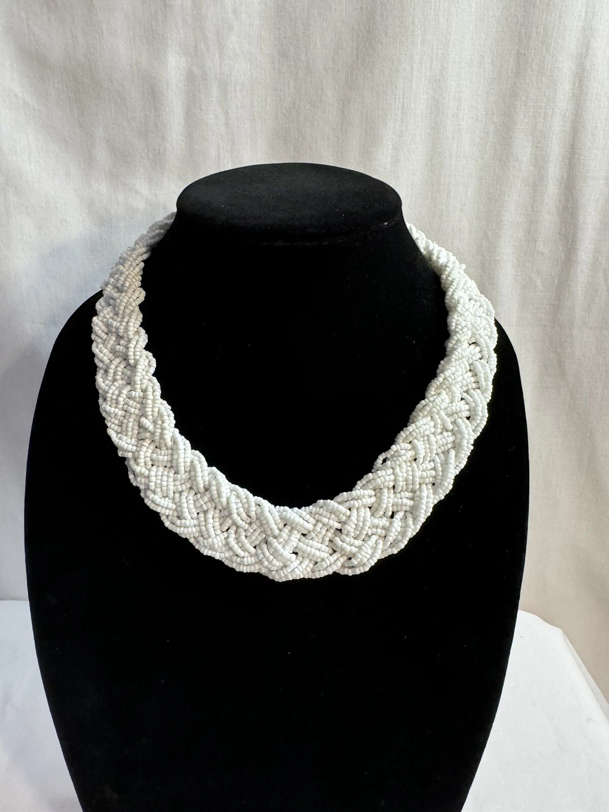 VETEMENTS Collana Estate bianca intrecciata con perle di semi dichiarazione 18"
