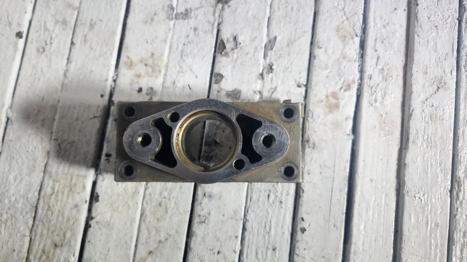 2014-16: Ford F150 OEM Bomba de combustible Pedestal y rodillo Tappet Motor Árbol de levas Foto 2 de 4