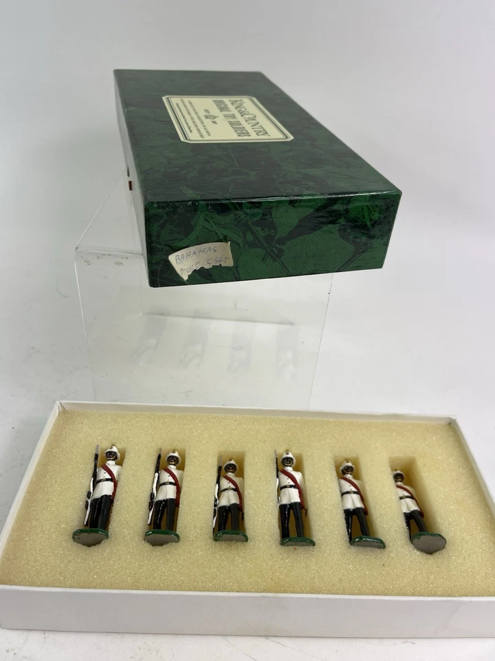 Banda de policía de Bahamas escolta 6 piezas por King & Country, conjunto brillante temprano retirado Foto 4 de 4