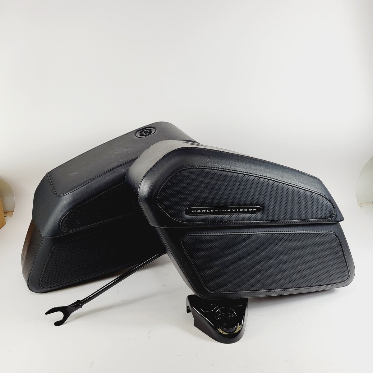 Complete Harley-Davidson 18-24 Fatboy Breakout Detachable Locking