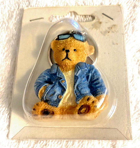 Resin Bear Keychain Blue coat sunglasses. - Picture 3 of 3